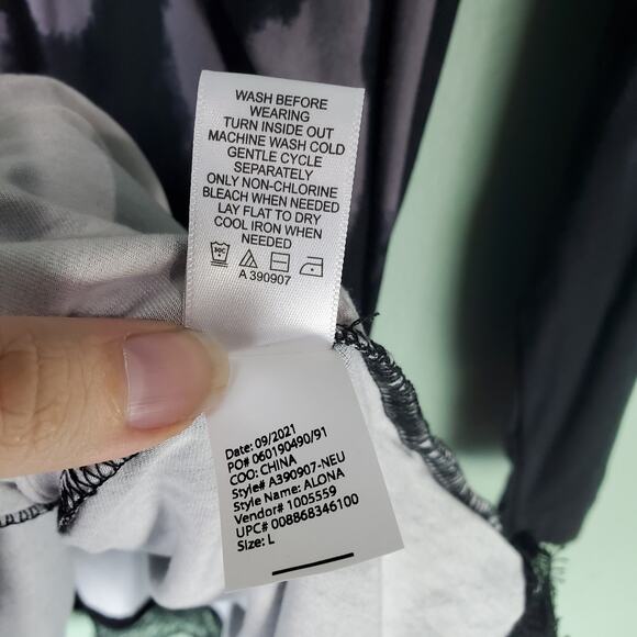 LOGO by Lori Goldstein Black Rayon 230 Printed Swing Top Lace Hem Sizes Large - Picture 7 of 7